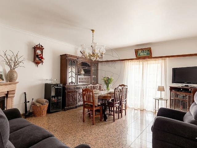 Apartamento T4 à venda em Loures, Loures RE/MAX Portugal