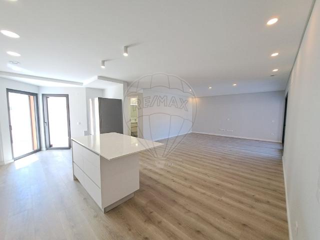 Apartamento T4 à venda em Praia da Areia Branca
