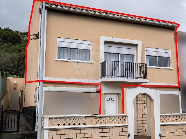 Apartamento T4 à venda em Praia da Vitória Santa Cruz, Praia da Vitória RE/MAX Portugal