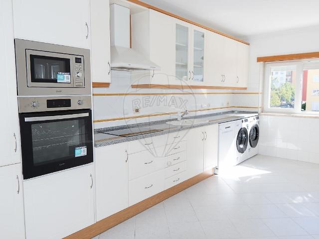 Apartamento T4 à venda em Sacavém e Prior Velho, Loures RE/MAX Portugal