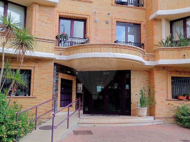 Apartamento T4 à venda em Sacavém e Prior Velho, Loures RE/MAX Portugal