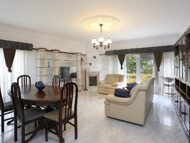 Apartamento T4 à venda em Santa Iria de Azoia, São João da Talha e Bobadela, Loures RE/MAX Portugal