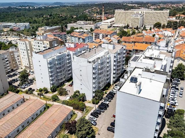 Apartamento T4 à venda em Santo António dos Olivais, Coimbra RE/MAX Portugal