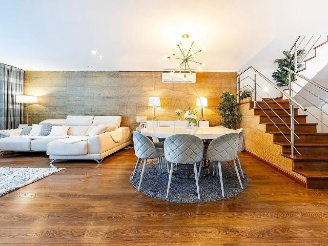 Apartamento T4 à venda em Santo António da Charneca, Barreiro RE/MAX Portugal