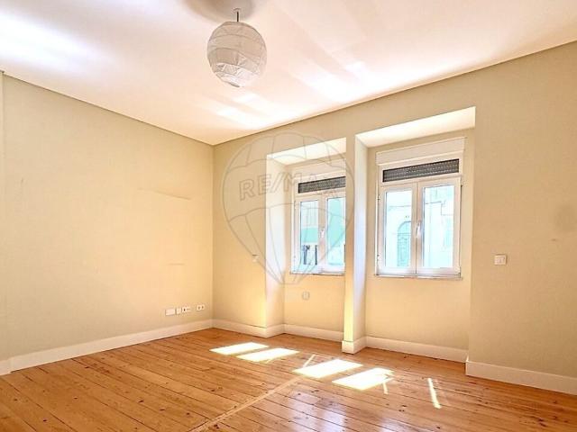 Apartamento T3 à venda em Santo António, Lisboa RE/MAX Portugal