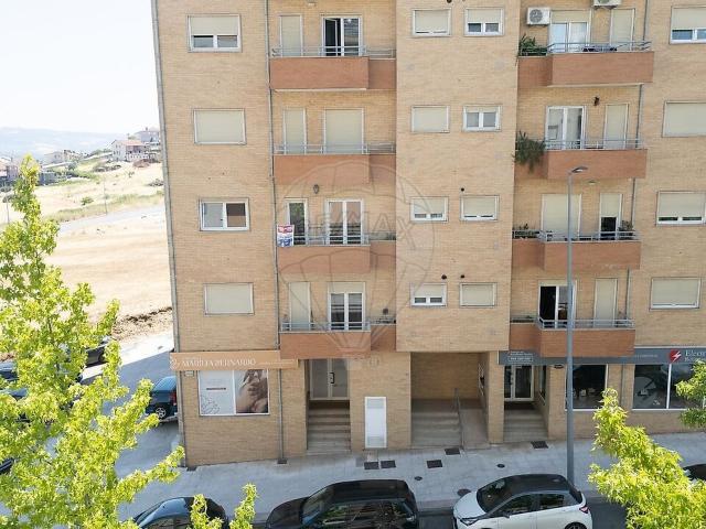 Apartamento T4 à venda em Sé, Santa Maria e Meixedo, Bragança RE/MAX Portugal