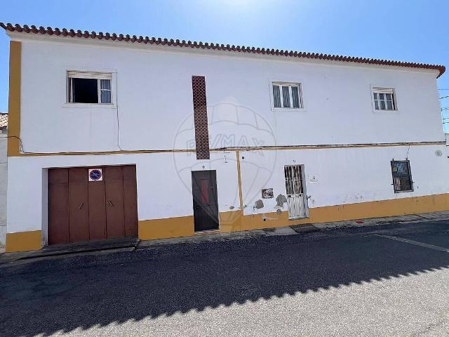 Apartamento T4 à venda em Viana do Alentejo, Viana do Alentejo RE/MAX Portugal