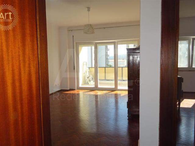 Apartamento T4 Arrendamento em Alfragide,Amadora
