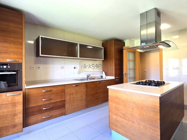 APARTAMENTO T4 Avenida Miguel Torga Box para 3 carros