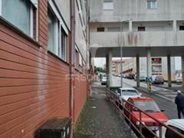 Apartamento t4 bairro norton matos, coimbra