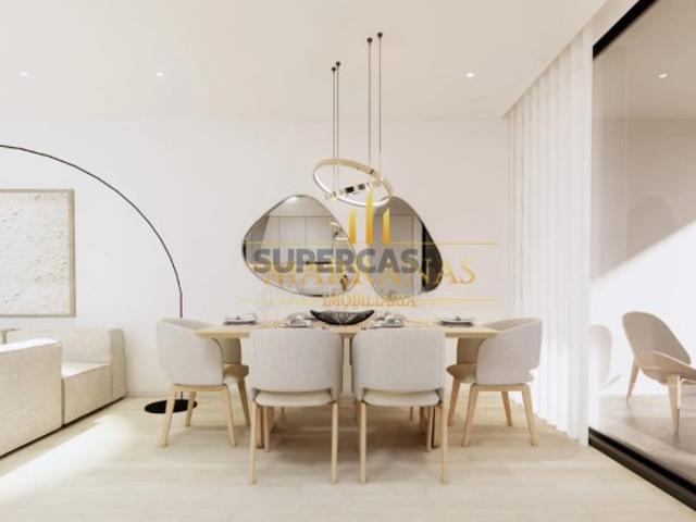 Apartamento T4 c/ varanda