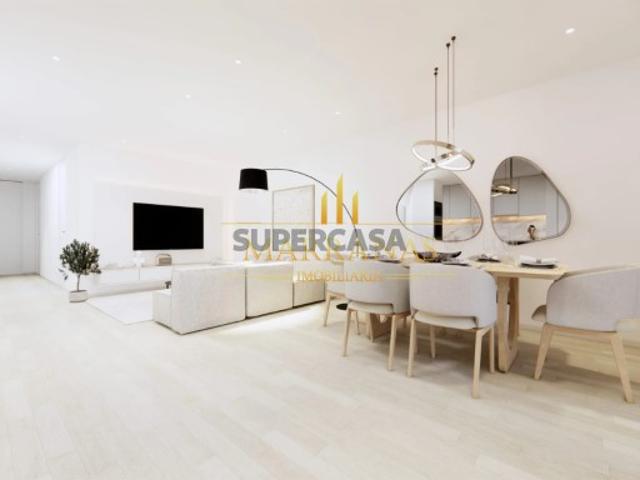 Apartamento T4 c/ varanda