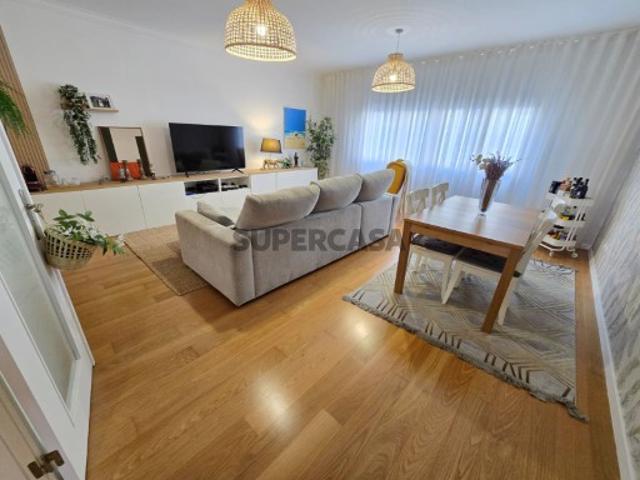 Apartamento T4 c/ 1 Parqueamento | Jardim da Amoreira, Ramada