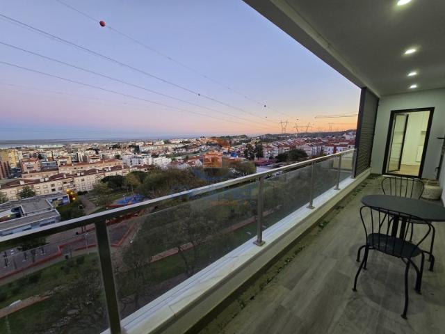Apartamento T4 c/ 2 Suítes, Varandas e 2 Parqueamentos | Alverca do Ribatejo, Vila Franca de Xira