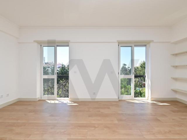 Apartamento T4 Cascais completamente Remodelado 3 WC Arrecadação