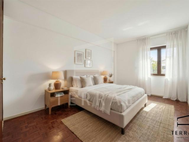 Apartamento T4, com 116 m², com elevador, localizado na Póvoa de Santo Adrião e Olival Basto, Odivelas, Lisboa