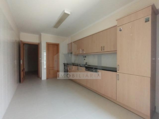 Apartamento T4 com 152m², 1º andar, c/ varanda e parqueamento, na Praia de Alcochete!