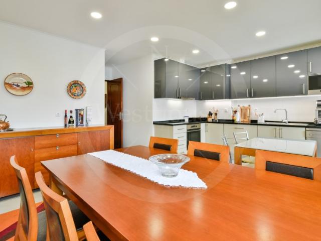 Apartamento T4 com 195m2, no centro de Torres Vedras, a poucos minutos do aeroporto de Lisboa