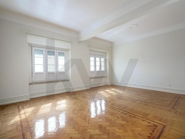 Apartamento T4 com 196 m² junto ao Parque Eduardo VII