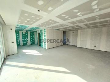 Apartamento T4 com 2 lugares de estacionamento na Lourinhã