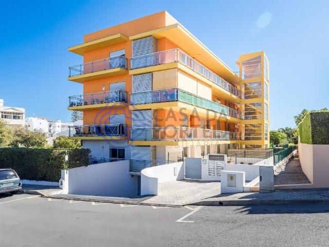 Apartamento T4 com 2 lugares de estacionamento, arrecadação e dois terraços — Portimão