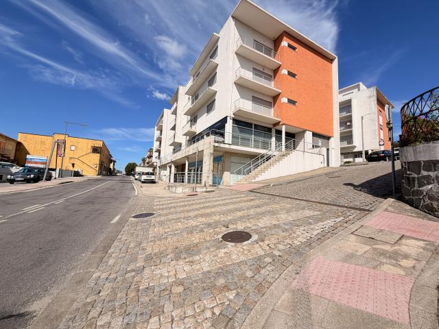 Apartamento T4 com 2 Lugares de Estacionamento