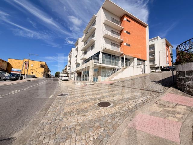Apartamento T4 com 2 Lugares de Estacionamento