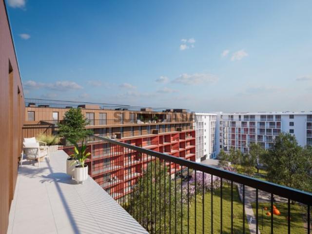Apartamento T4 com área exterior e garagem no Areeiro, Lisboa