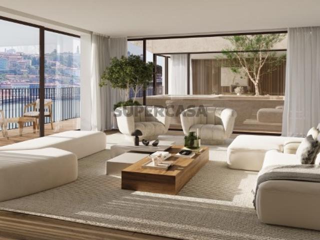 Apartamento T4 com área exterior, junto ao Rio Douro