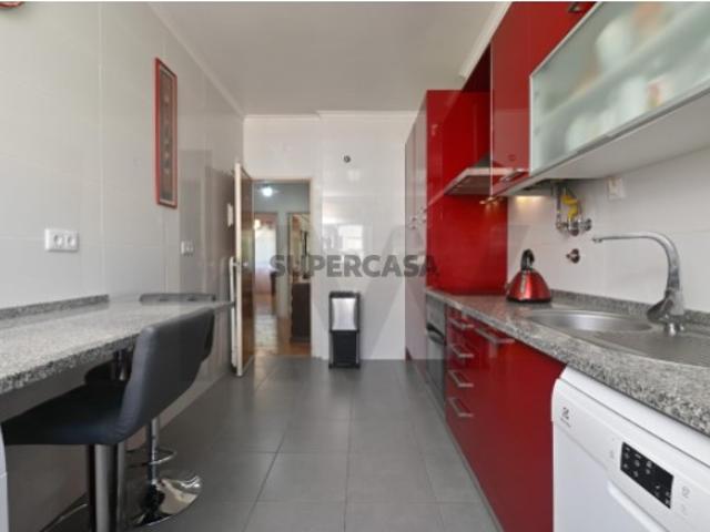 Apartamento T4 com arrecadação | Rua Abade Faria | Mem Martins | Sintra
