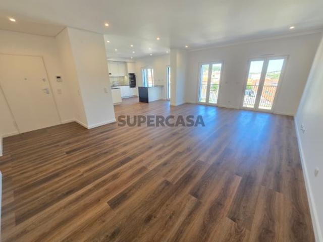 Apartamento T4 com BOX, 1 Parqueamento e Arrecadação | Caneças, Odivelas