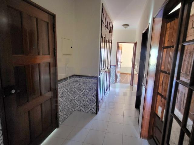 Apartamento T4 com boas áreas e vista para o Castelo de Tomar