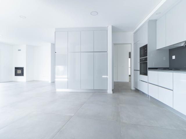 Apartamento T4 com garagem e com Varanda no Centro do Fundão