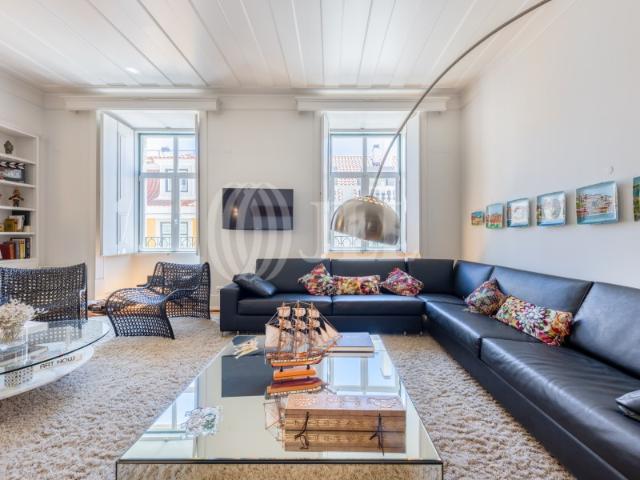 Apartamento T4 com garagem, no Chiado, em Lisboa
