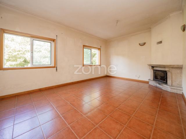 Apartamento T4 com Garagem para 2 Carros em Palmeira Braga!