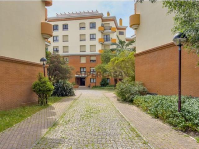 Apartamento T4 com Garagem Privativa | Quinta da OMNIA Alverca | 135m²
