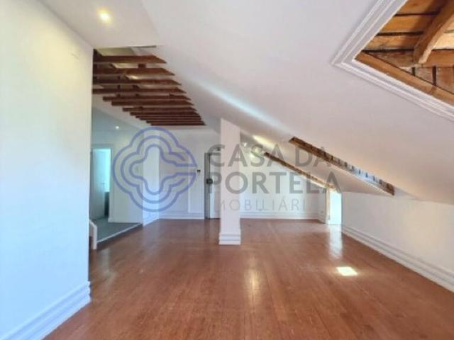 Apartamento T4 com Elevador e Vista sobre o Jardim Botanico | Príncipe Real