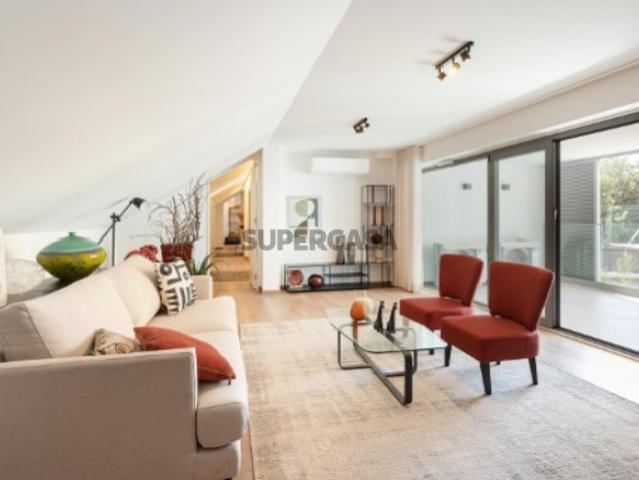 Apartamento T4 com estacionamento, Alcântara, Lisboa