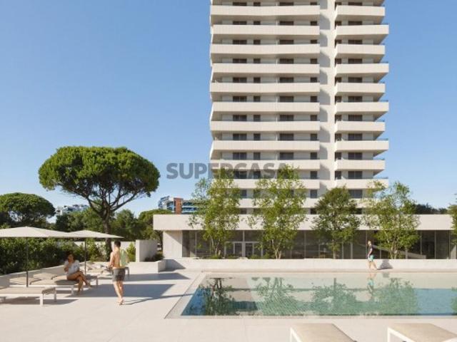 Apartamento T4 com estacionamento em novo empreendimento na Praia da Rocha