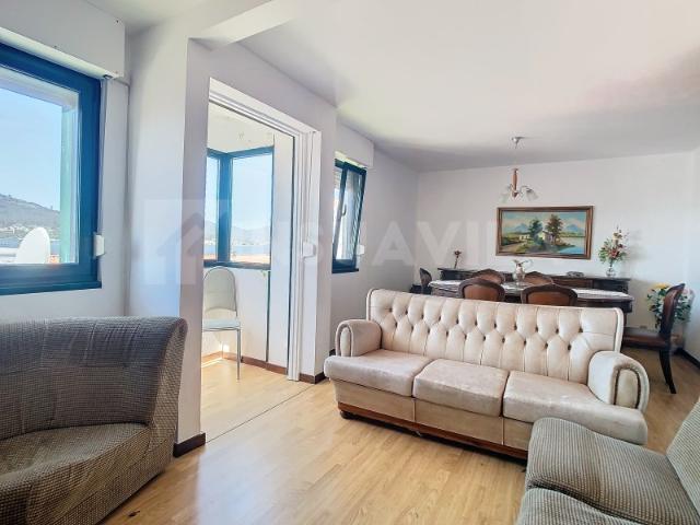 Apartamento T4 com excelentes vistas de Rio