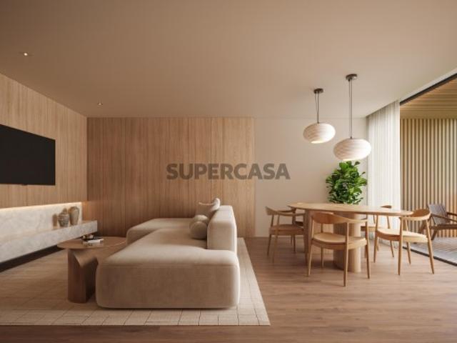 Apartamento T4 com jardim num novo empreendimento no Porto