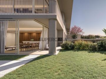 Apartamento T4 com jardim no Belas Clube de Campo
