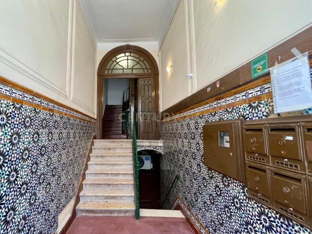 Apartamento T4 com jardim privativo — Rua do Conde Redondo, Santo António, Lisboa | 600.000 €