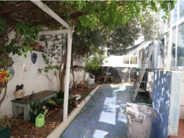 Apartamento T4 com logradouro privativo de 70 m² Centro Barreiro