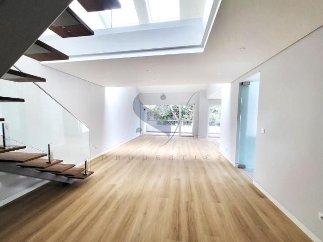 Apartamento T4 com Mezanine em Carcavelos, Portugal 245m² Carcavelos e parede