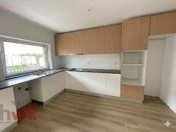 Apartamento T4 com sótão no centro de Seia