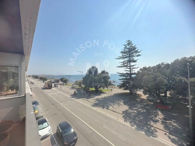 Apartamento T4 com Suite, Varanda Vista Mar e Garagem na Foz, Porto