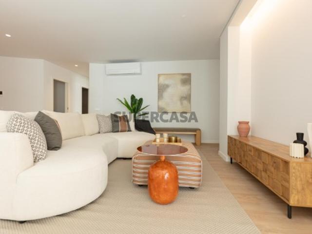 Apartamento T4 com piscina e estacionamento em Faro
