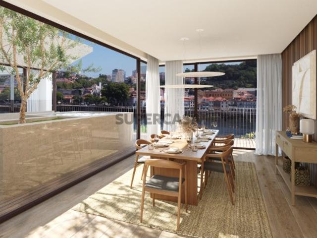 Apartamento T4 com piscina privada no mais recente empreendimento junto ao Rio Douro