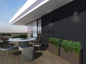 Apartamento T4 com terraço